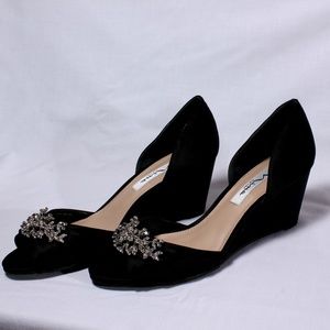 Nina Black Formal Wedge size 7.5